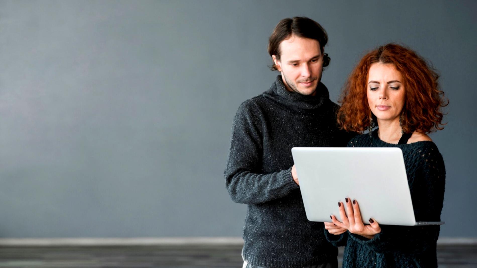 Analyse détaillée de documents financiers avec graphiques saisonniers